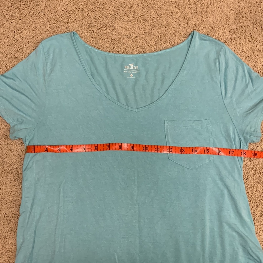 💜Hollister T-shirt 💜 - Picture 3 of 4